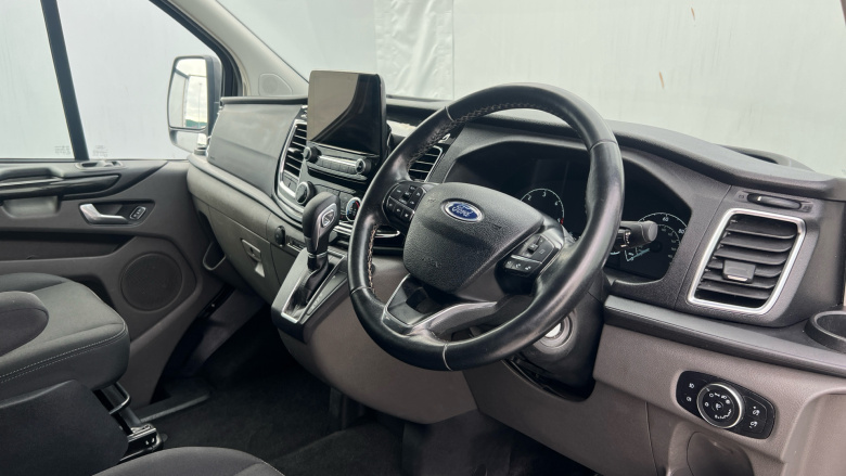 Ford Transit Custom 300 L1 Diesel Fwd 2.0 EcoBlue 130ps Low Roof D/Cab Limited Van Auto